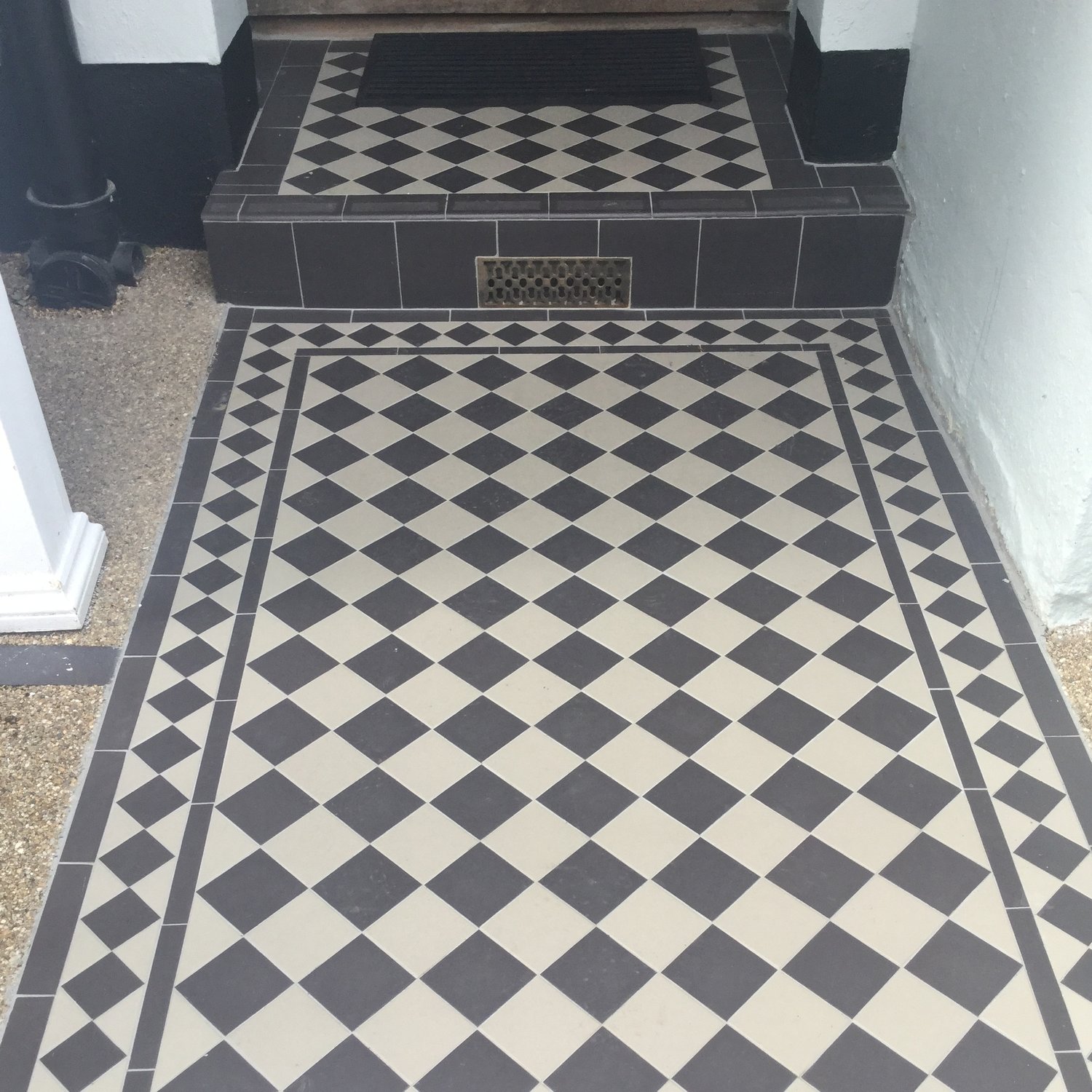 Cast iron air bricks - installed hallway vent