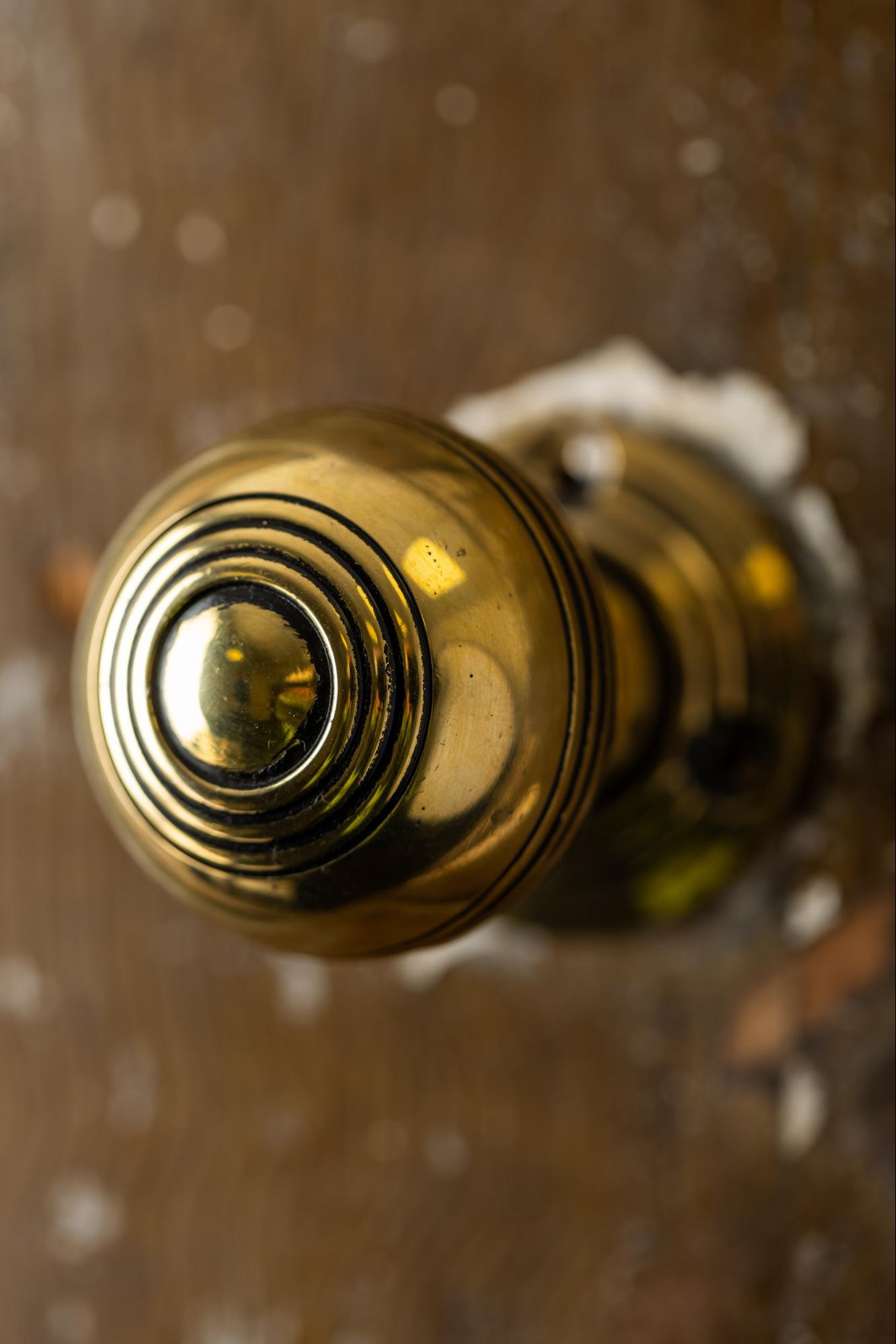 Choosing the right door knobs - mix and match